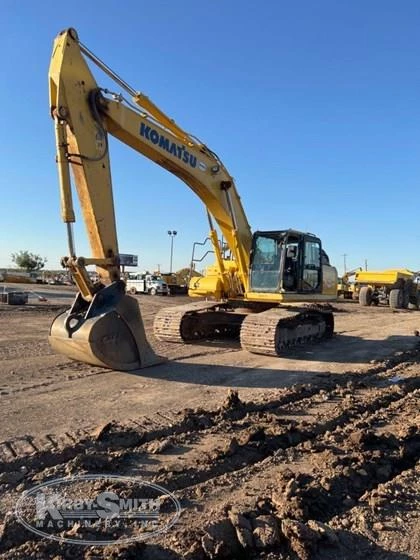 Used Komatsu Excavator in yard for Sale